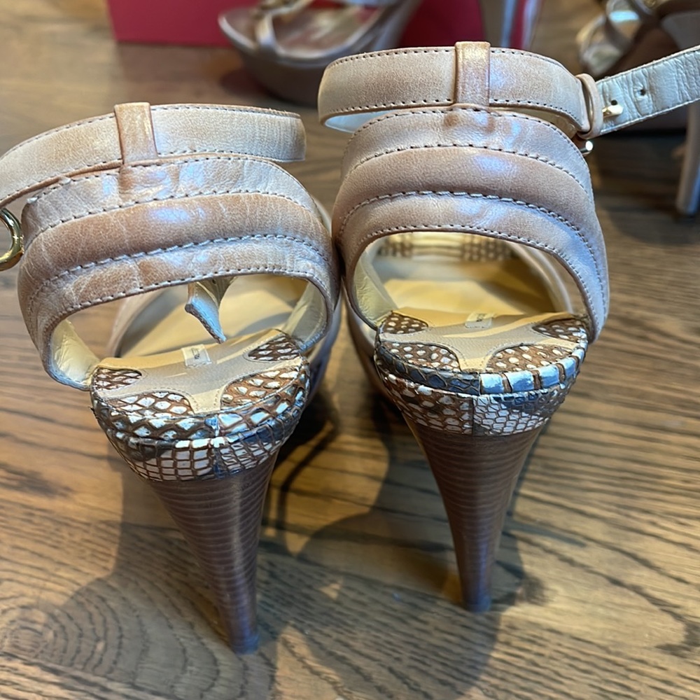 Max Studio . Com Snake And Light Leather Heel - image 4